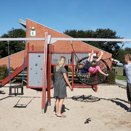 Holiday Cxliv Hemmet